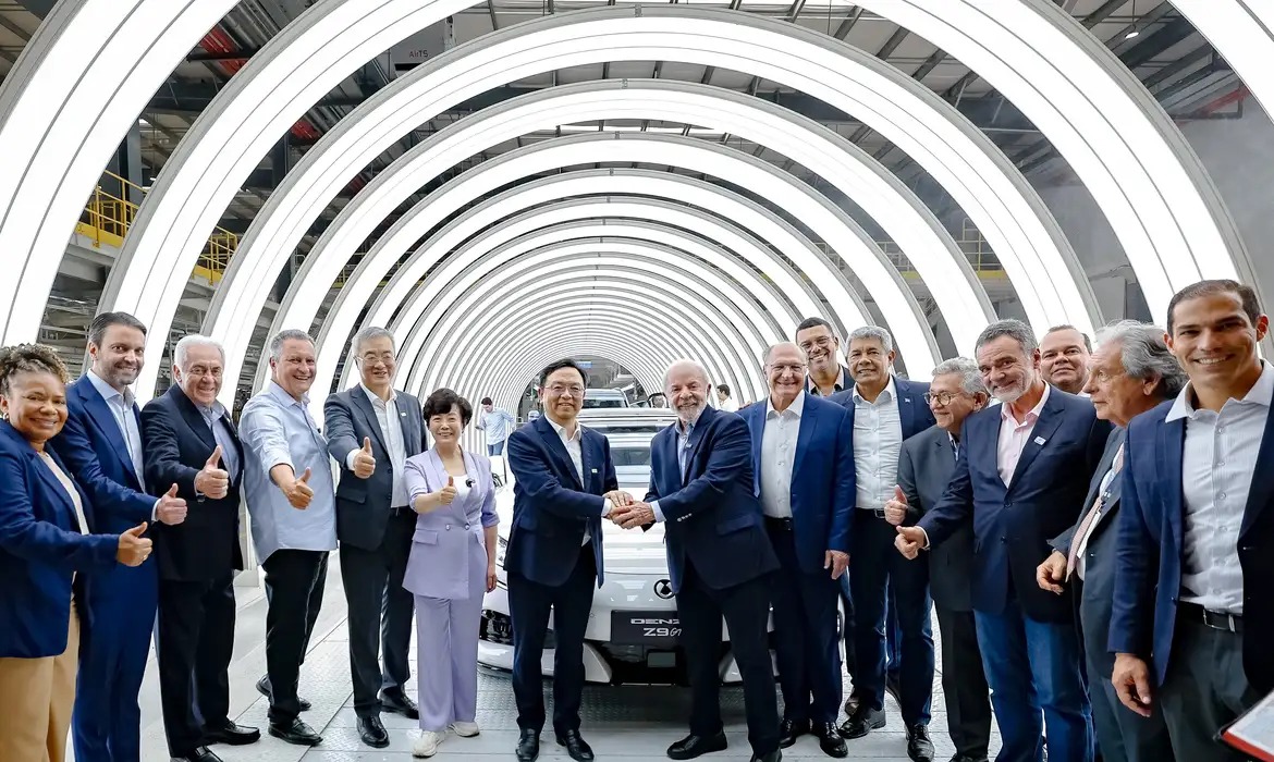 Nova fábrica de carros elétricos em Camaçari mostra confiança no Brasil, diz Lula