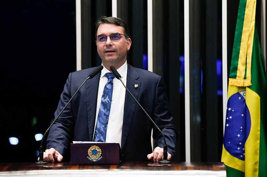 Flávio acusa Lula de temer novo embate com Bolsonaro