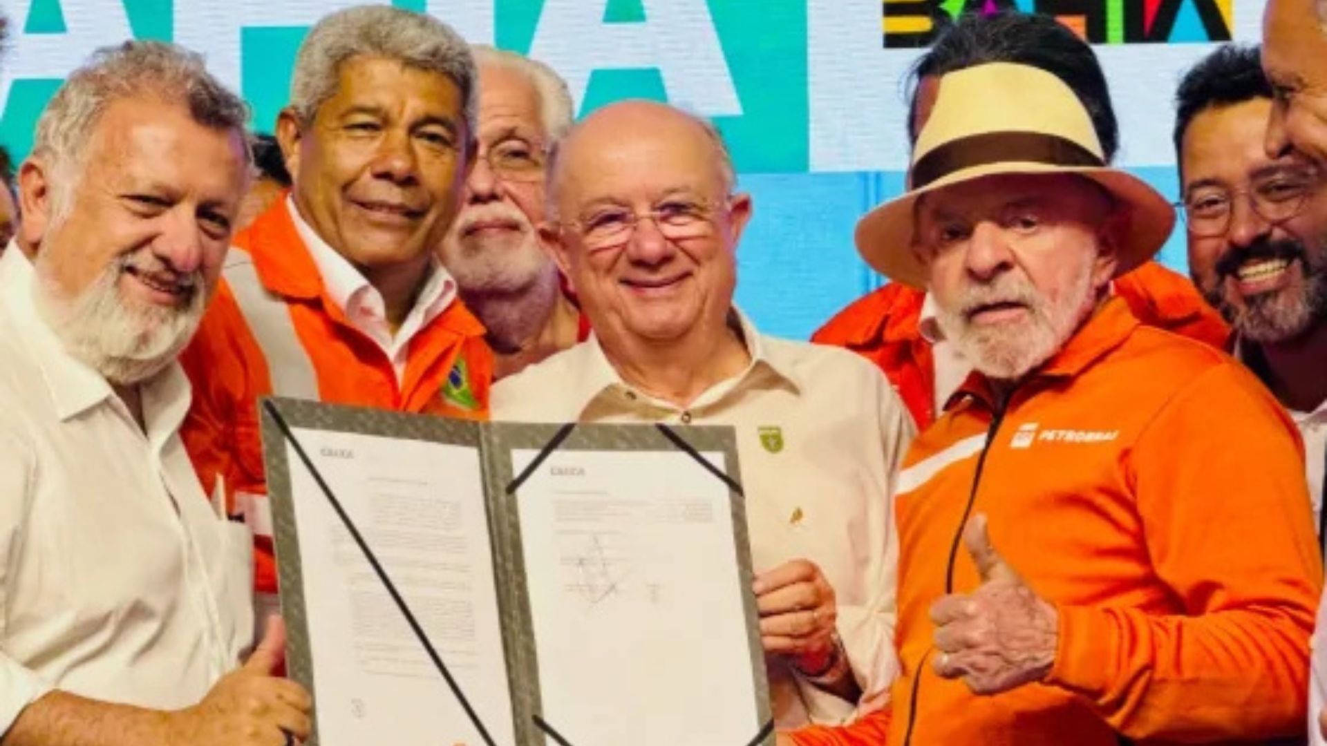 Zé Ronaldo surge ao lado de Lula e aumenta especulações