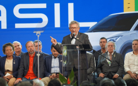 Imagem do post Bolsonaro “não moveu uma palha”, dispara Caetano sobre saída da Ford