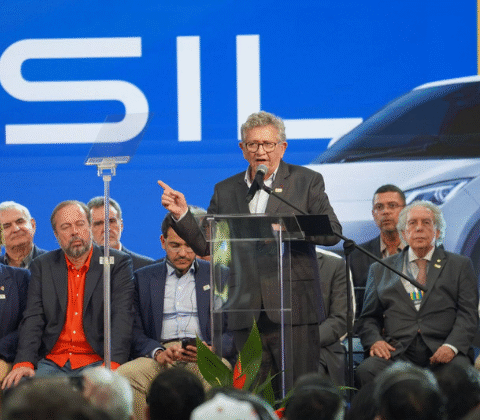 Imagem do post Bolsonaro “não moveu uma palha”, dispara Caetano sobre saída da Ford