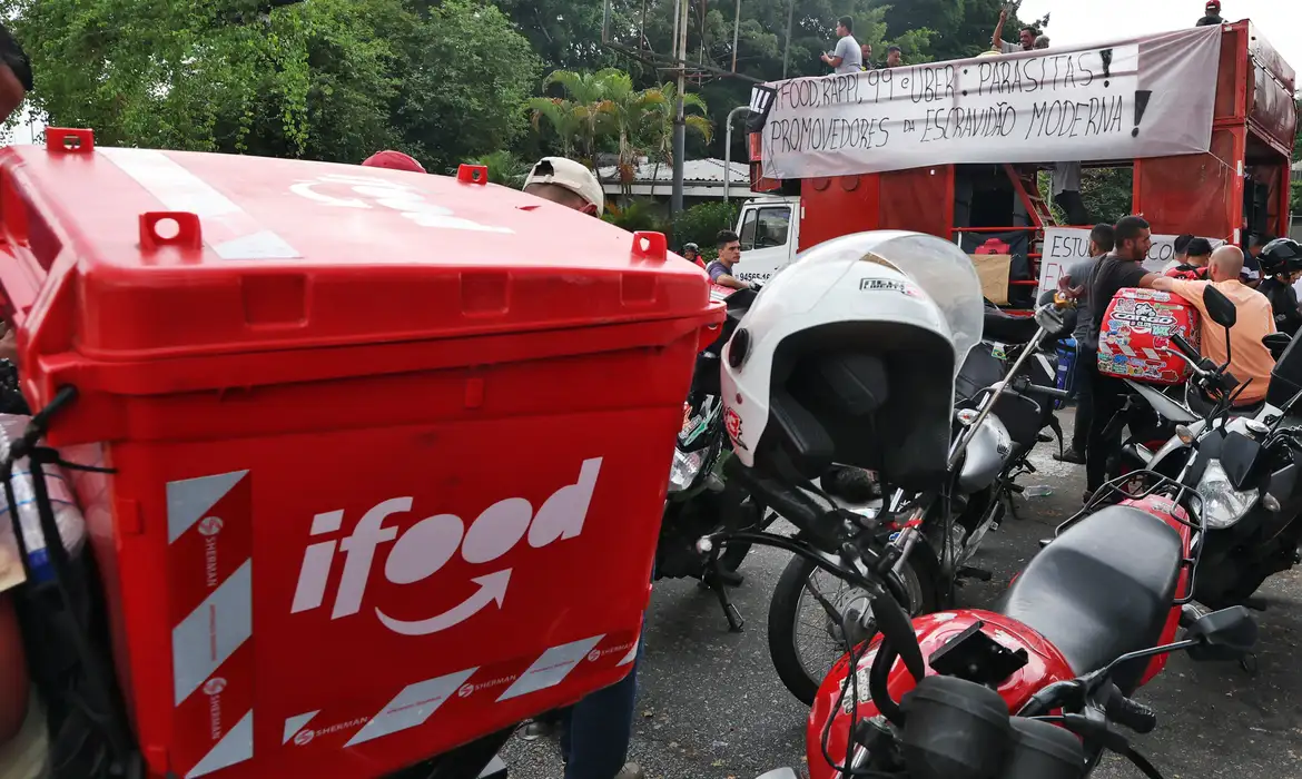 STF ouve argumentos sobre vínculo entre motoristas e aplicativos