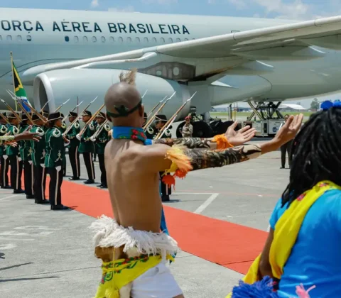 Imagem do post Lula desembarca na África do Sul para participar da Cúpula do G20
