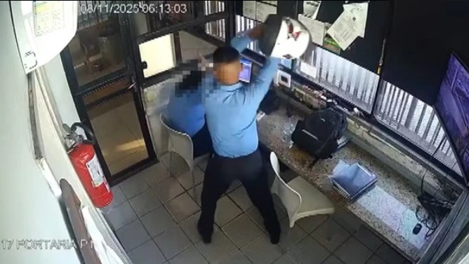 Porteiro que agressão colega em Salvador é demitido após crime