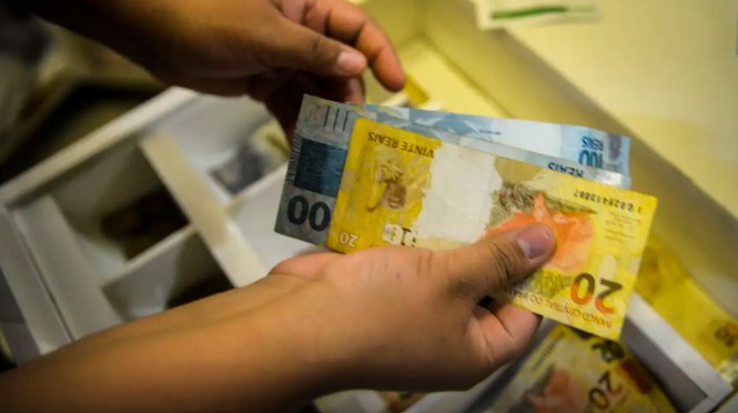 Lote extra de R$ 156,4 milhões do abono salarial será pago hoje