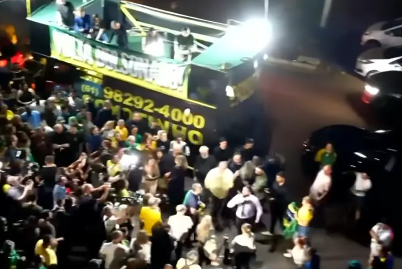 Tumulto em Brasília: vigília pró-Bolsonaro termina em confusão