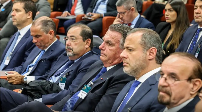 Defesas de Bolsonaro e de outros réus contestam execução das penas