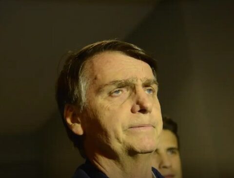 Imagem do post Defesa diz que Bolsonaro não usou celular durante visita de Nikolas