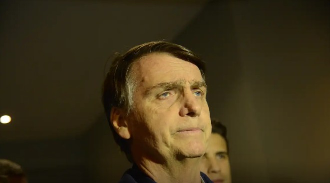 Defesa diz que Bolsonaro não usou celular durante visita de Nikolas