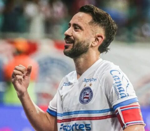 Imagem do post Éverton Ribeiro recebe título soteropolitano em sessão solene