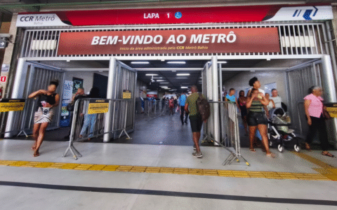Imagem do post Metrô Bahia realiza ação com distribuição de preservativos no Dia Mundial de Combate à AIDS