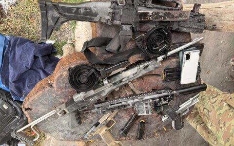 Imagem do post Fuzis, pistolas, submetralhadora e granada são apreendidos com traficantes do CV