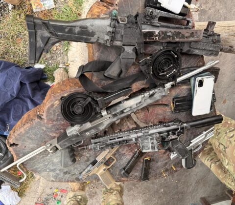 Imagem do post Fuzis, pistolas, submetralhadora e granada são apreendidos com traficantes do CV