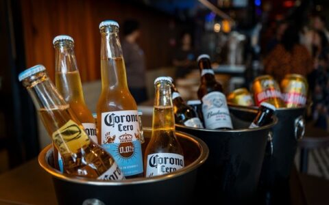 Imagem do post Por que as cervejas sem álcool e com menos calorias estão dominando o Brasil