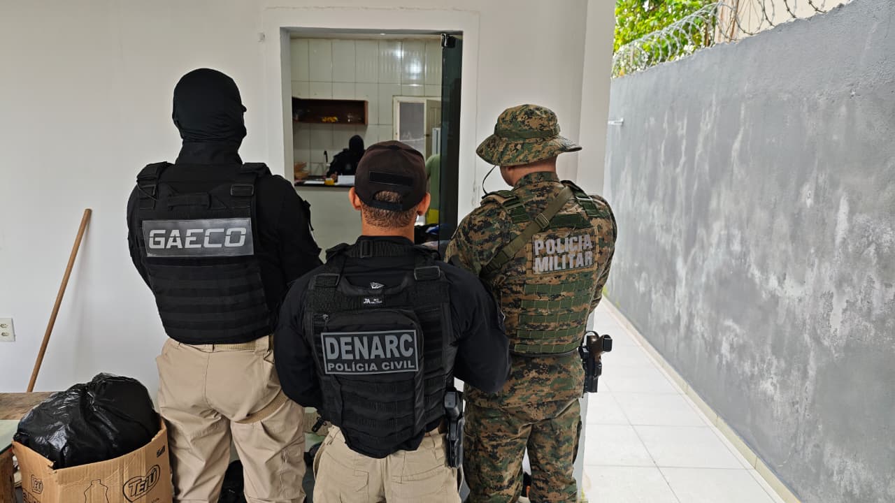 Polícia cumpre mandados e prende suspeitos de tráfico durante a Operação Narke 5