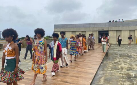 Imagem do post Salvador: Estudantes celebram cultura afro-brasileira com desfile