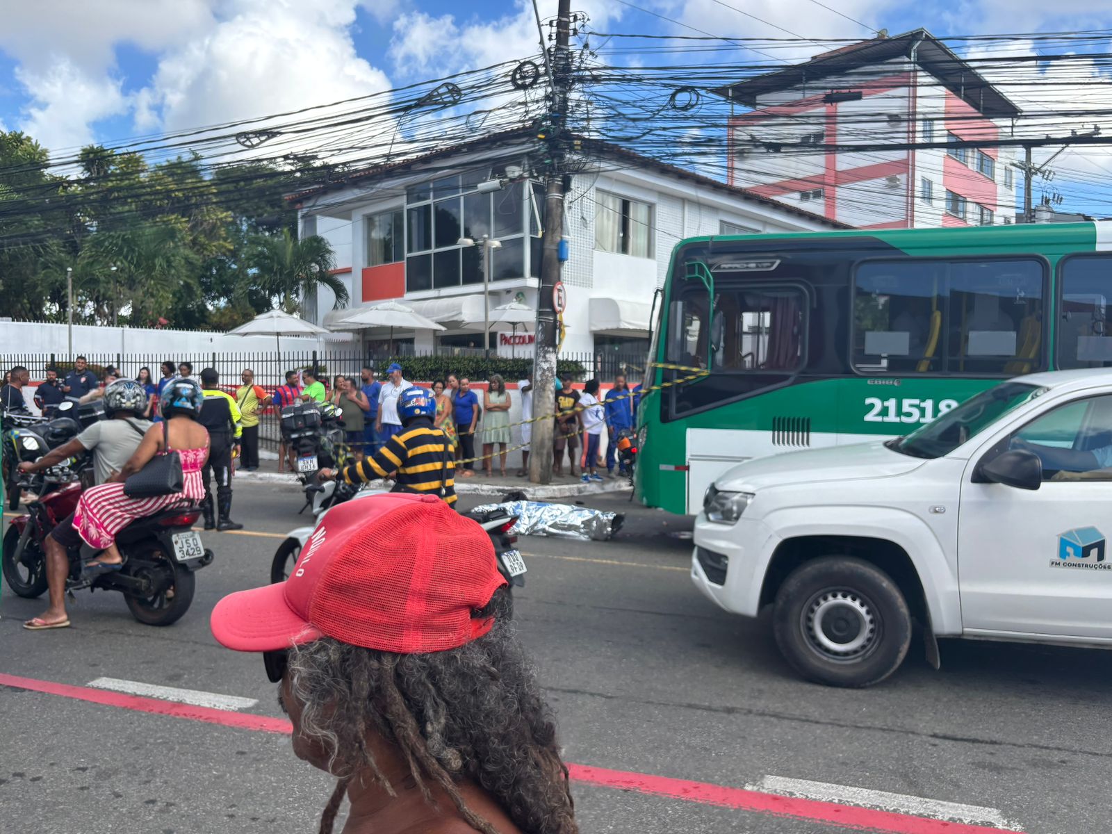 Acidente fatal em Pernambués: Motociclista colide e é atropelado