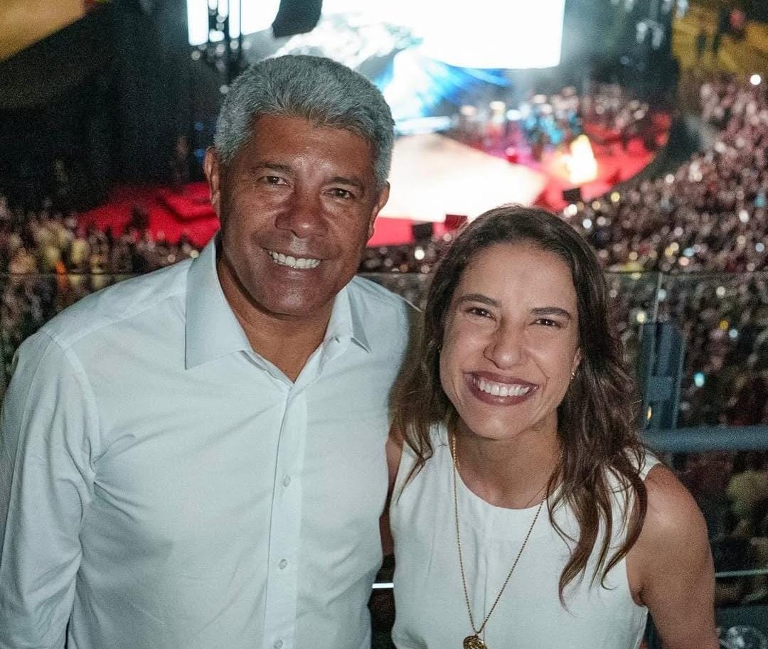 Governadora de Pernambuco visita a Bahia e assiste show de Bethânia