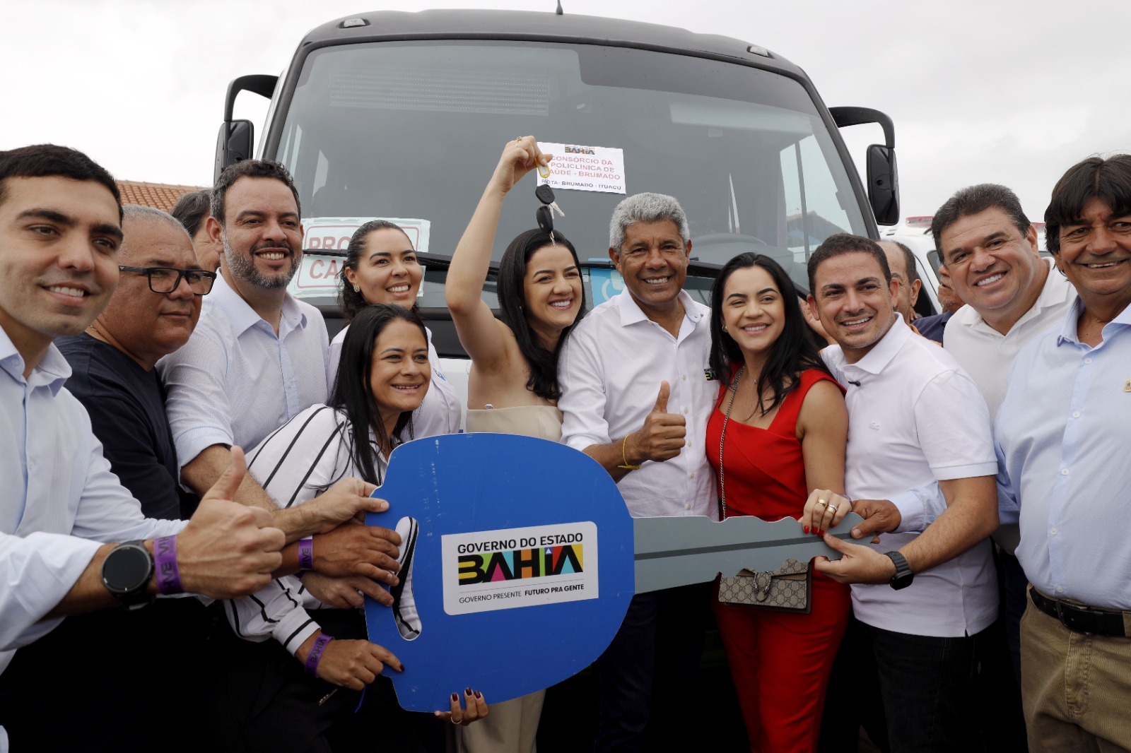 Jerônimo entrega nova escola e amplia investimentos em infraestrutura e serviços públicos em Ituaçu