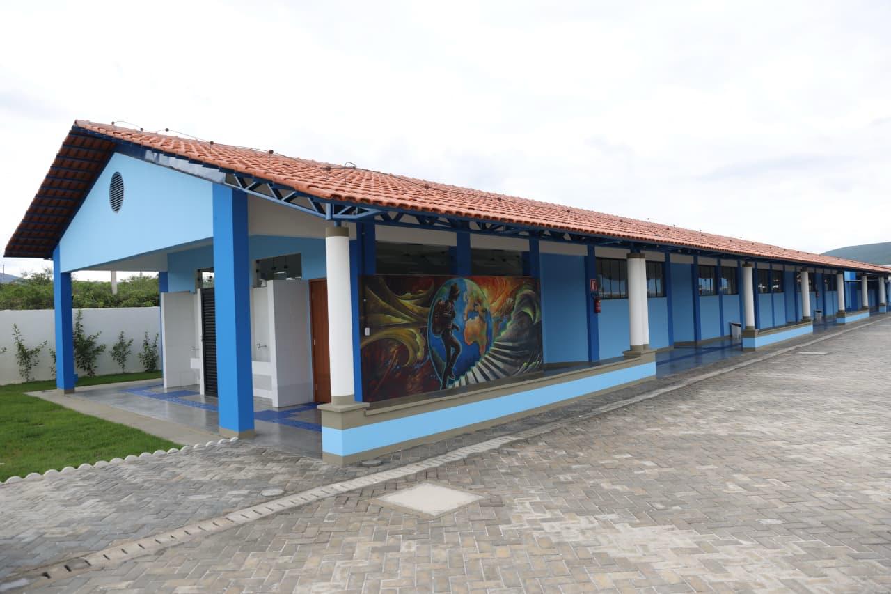 Educação na Bahia: Ituaçu ganha escola de tempo integral com piscina e campo