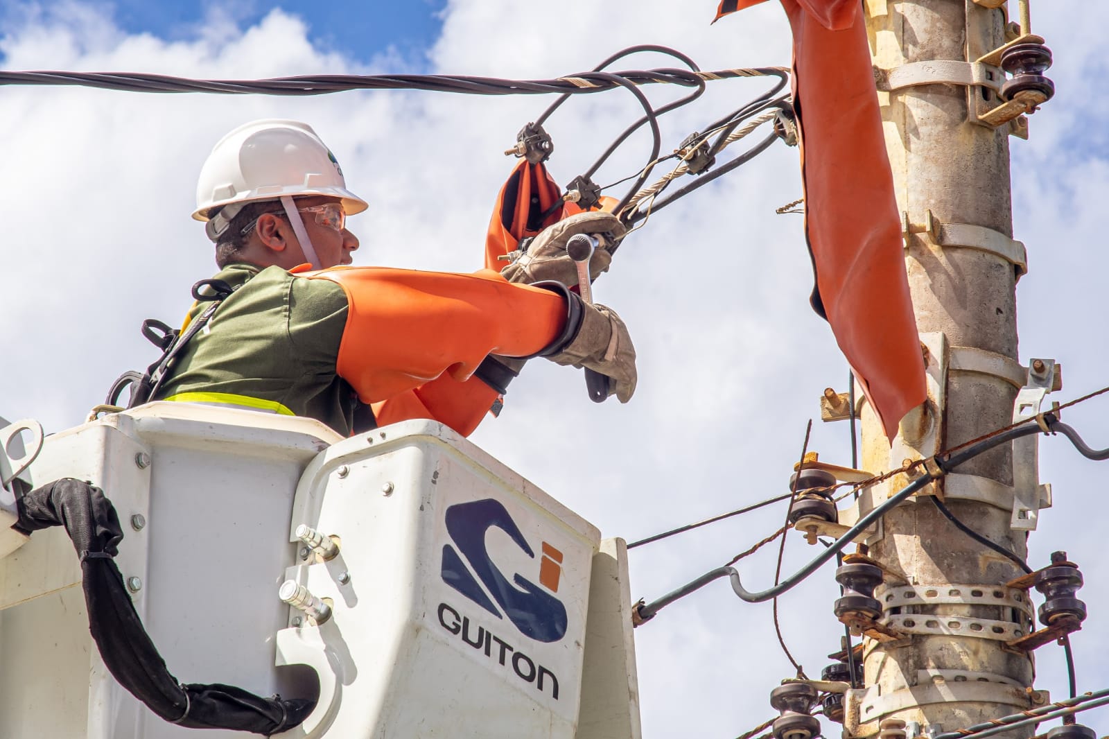 Operação Gatonet: Coelba remove fiação irregular em Salvador e mais 16 cidades