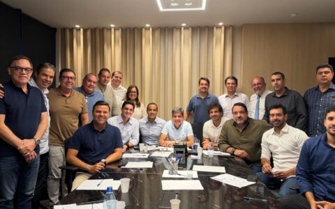 Imagem do post ACM Neto reúne oposição e foto é alvo de críticas