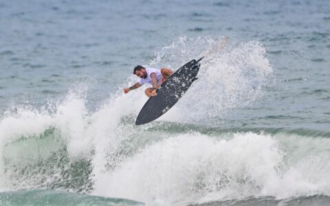 Imagem do post Praia do Forte vira “capital do surfe” em dezembro com prêmio de R$ 14 mil por etapa; veja datas e destaques