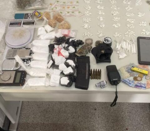 Imagem do post PM apreende drogas e prende homens suspeitos de tráfico em Simões Filho