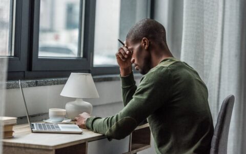 Imagem do post Síndrome de Novembro: Psicóloga explica cansaço de fim de ano e como aliviar