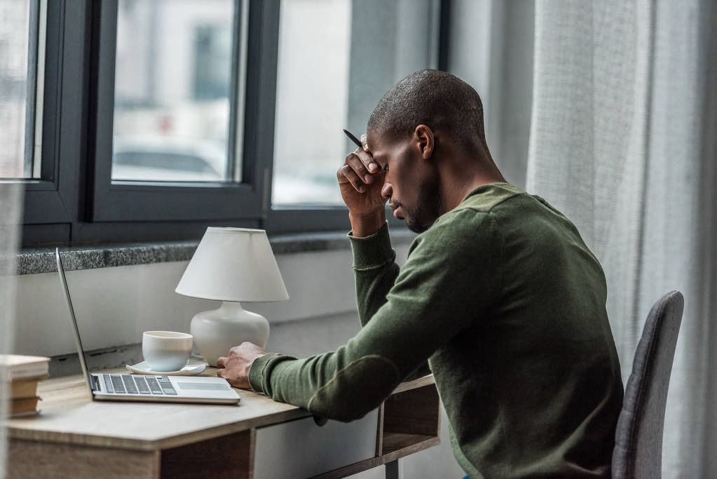 Síndrome de Novembro: Psicóloga explica cansaço de fim de ano e como aliviar