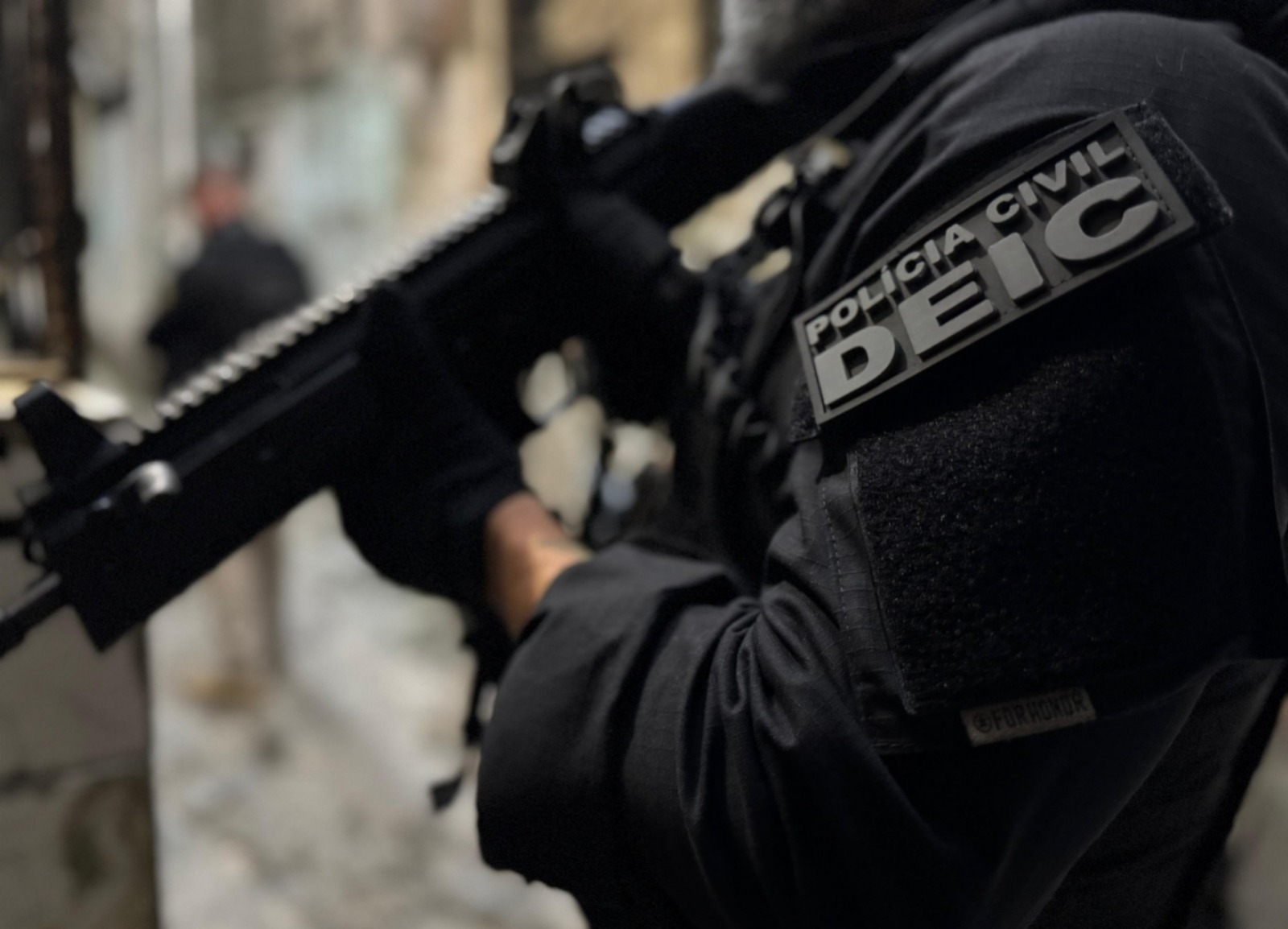 Suspeito de aplicar golpes em aplicativo de relacionamentos é preso por extorsão, estupro e roubo