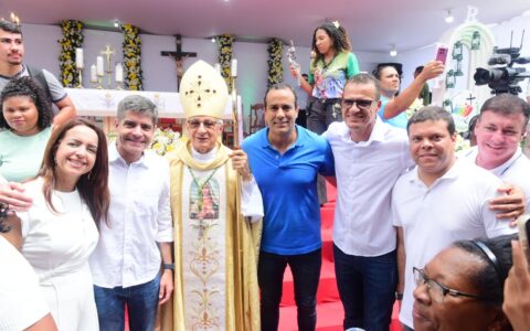 Imagem do post Com ACM Neto, Bruno Reis participa de celebração à padroeira de Valença