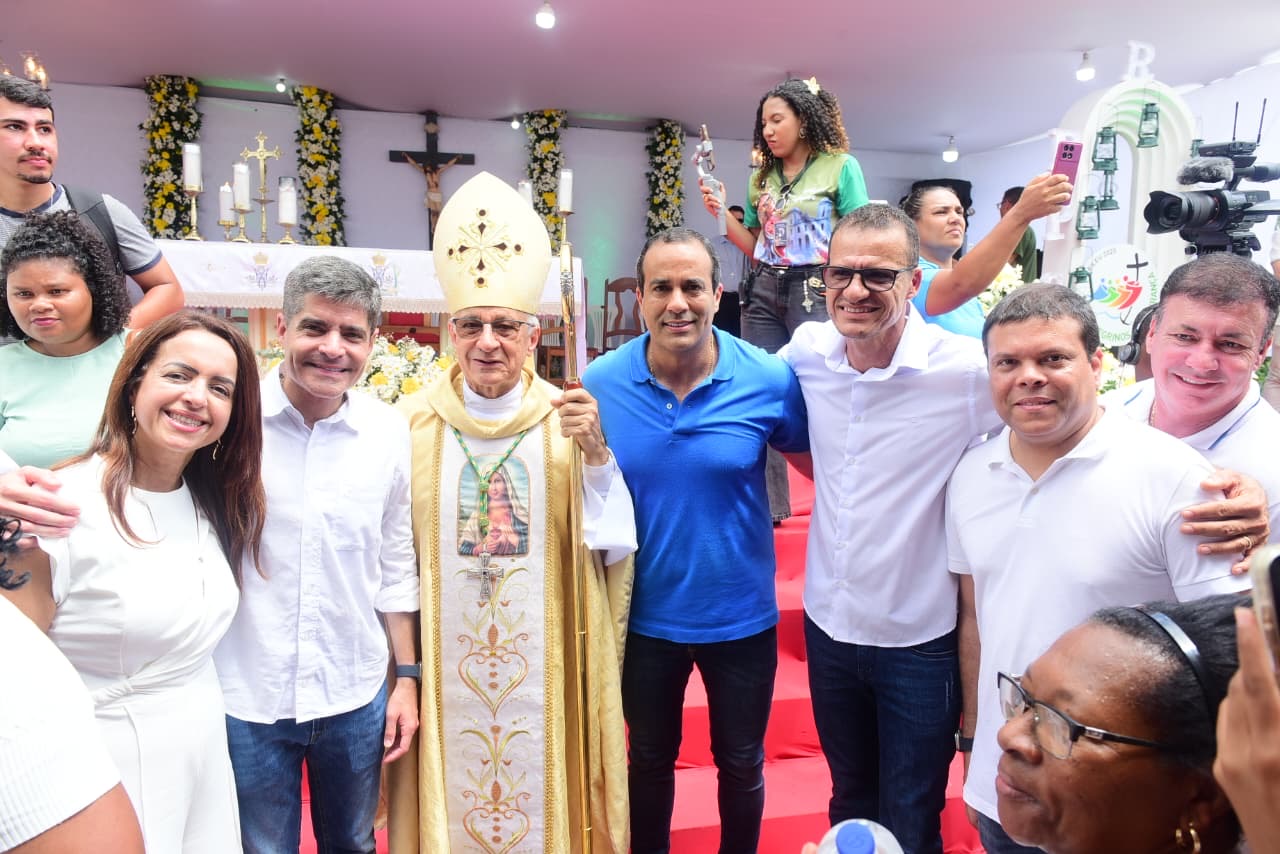 Com ACM Neto, Bruno Reis participa de celebração à padroeira de Valença