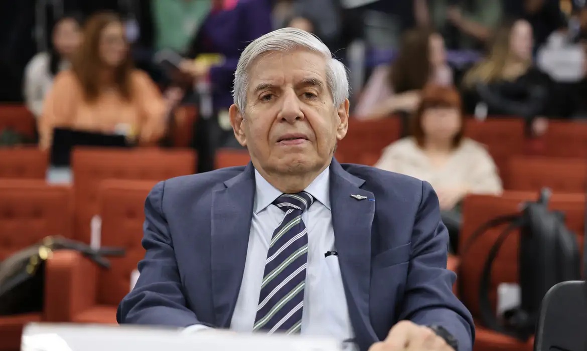 Moraes determina prisão de generais de Bolsonaro e clima fica tenso em Brasília