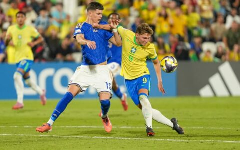 Imagem do post Atacante Dell recebe prêmio da Fifa por atuação na Seleção Brasileira Sub-17