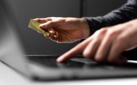 Imagem do post Como não cair em golpes nas compras on-line da Black Friday 2025? Veja dicas 