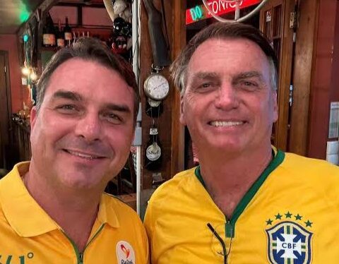 Imagem do post Filho de Bolsonaro convocou vigília na porta de condomínio