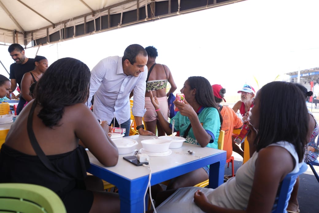 Carnaval: Bruno Reis anuncia restaurantes populares e transporte gratuito para ambulantes