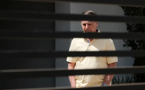 Imagem do post Defesa pede autorização para Bolsonaro deixar prisão e fazer cirurgia