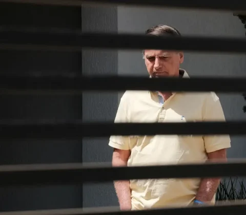 Imagem do post Defesa pede fisioterapia diária para Bolsonaro na prisão