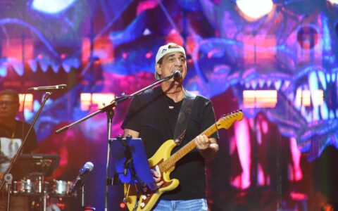 Imagem do post Durval Lélys abriu o Virada Salvador e transforma a Arena em um mar de axé