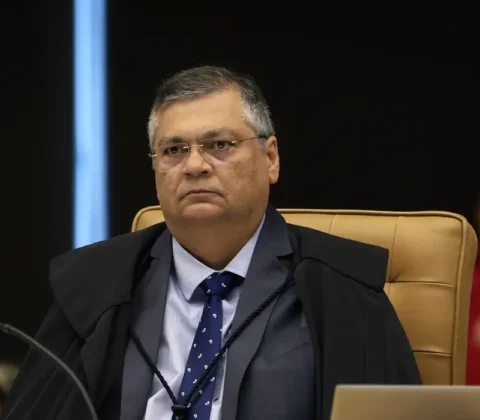Imagem do post Dino manda divulgar CPF de quem ganha salário via emendas para saúde