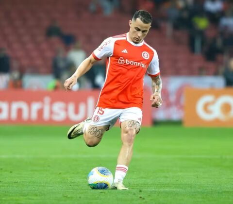 Imagem do post Bahia entra na briga por meia do Inter e pode fazer proposta com dinheiro e jogador, diz jornalista