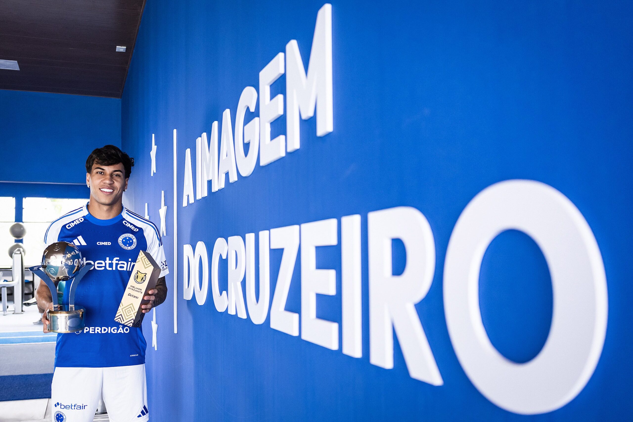 Dobradinha: Kaio Jorge é artilheiro do Brasileirão e da Copa do Brasil e repete marca histórica