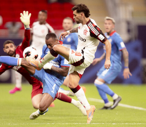 Imagem do post Com dois de Arrascaeta, Flamengo vence o Cruz Azul e se classifica às semifinais da Copa Intercontinental
