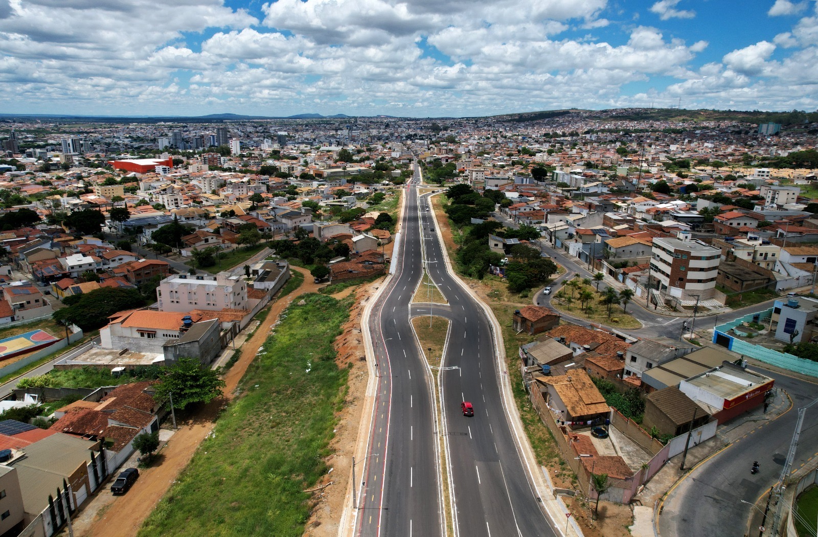 Jerônimo entrega obras de mobilidade em Vitória da Conquista