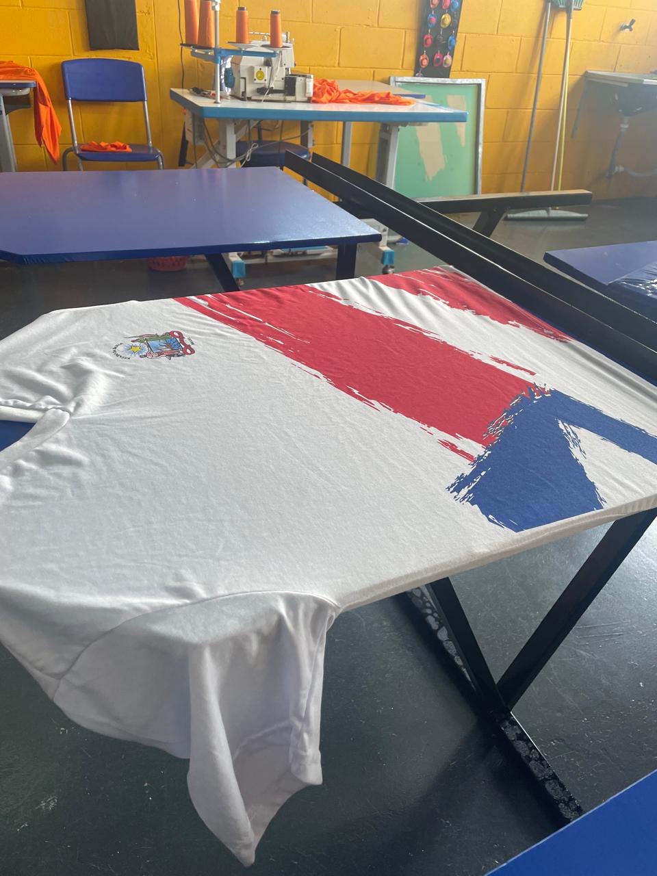 Presos confeccionam uniformes escolares no Conjunto Penal de Barreiras