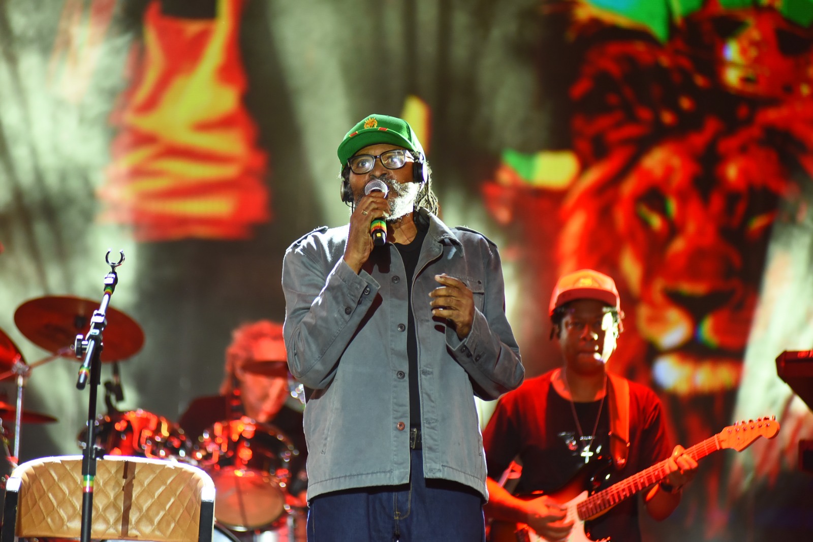 Edson Gomes abre segundo dia do Festival Virada Salvador e celebra estreia no evento