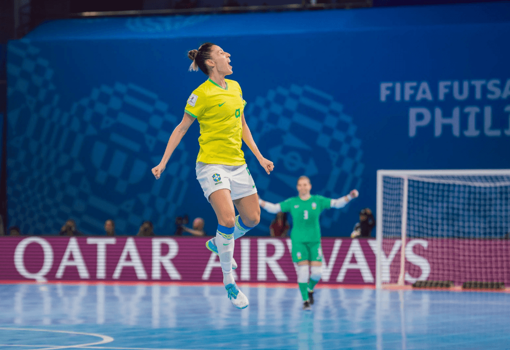 Brasil atropela Japão e avança à semifinal do Mundial de Futsal