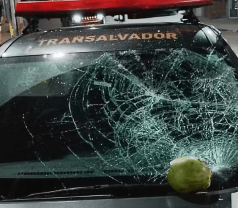 Imagem do post Agentes da Transalvador sofrem ataque violento no Porto da Barra